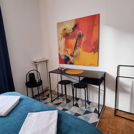 Double Bed Room Homestay Shared Accommodation ปารีส ภายนอก รูปภาพ