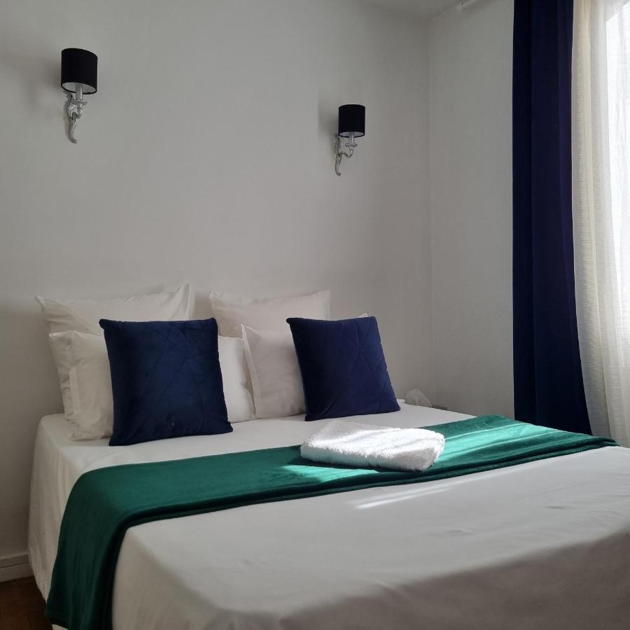 Double Bed Room Homestay Shared Accommodation ปารีส ภายนอก รูปภาพ